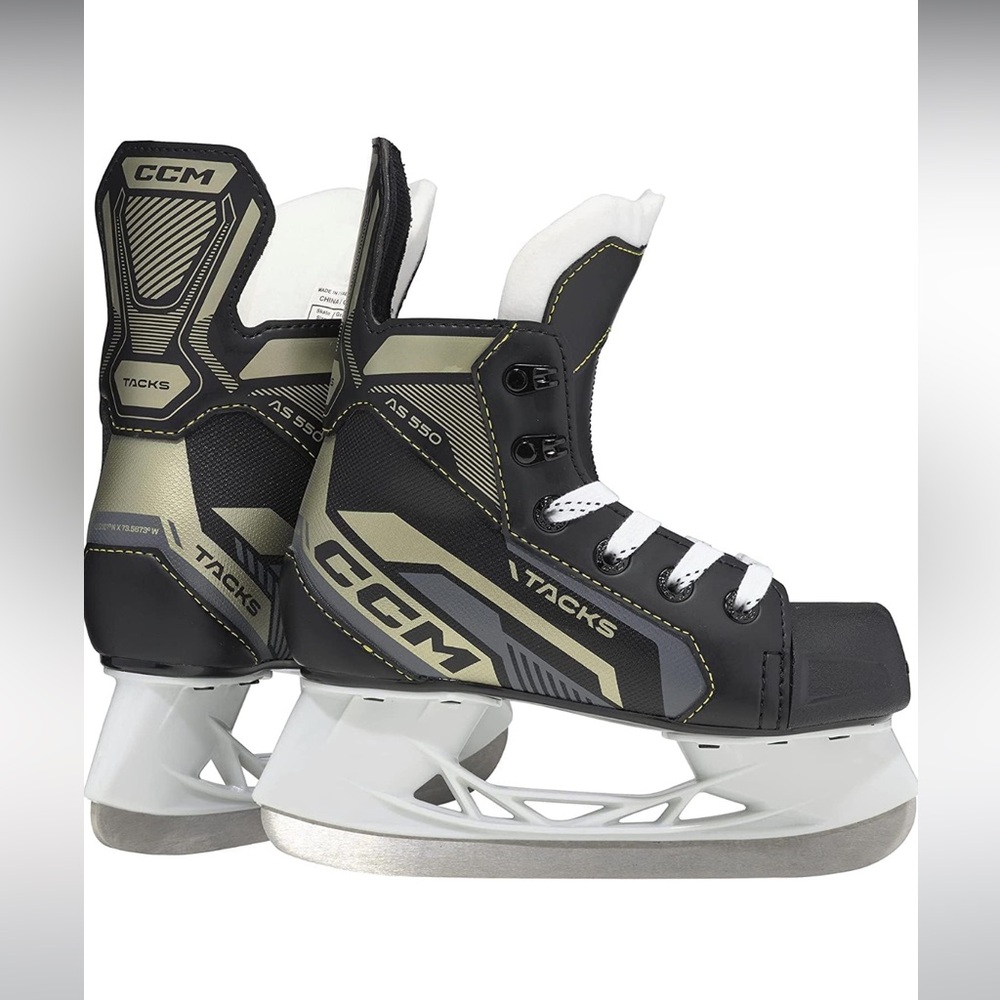 NWT CCM Tacks AS550 Youth Ice Hockey Skates